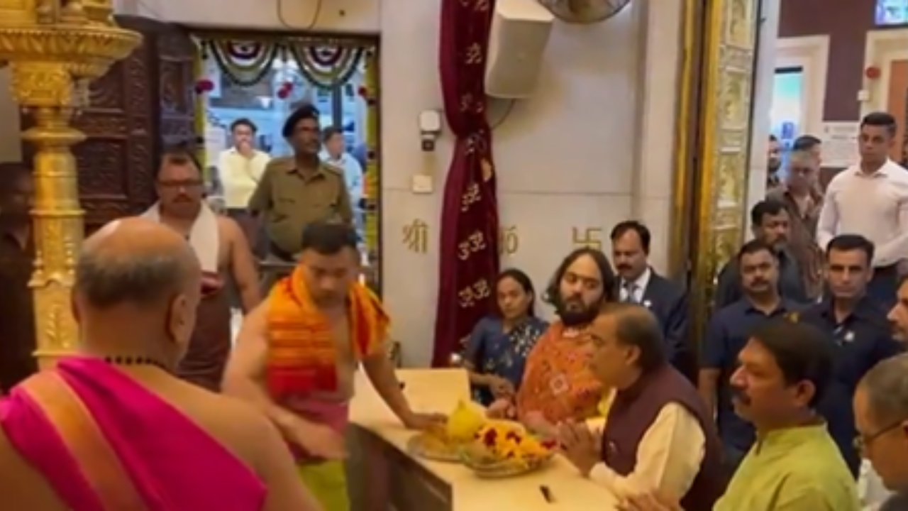 Mukesh Ambani, Anant Ambani visit Siddhivinayak Temple.