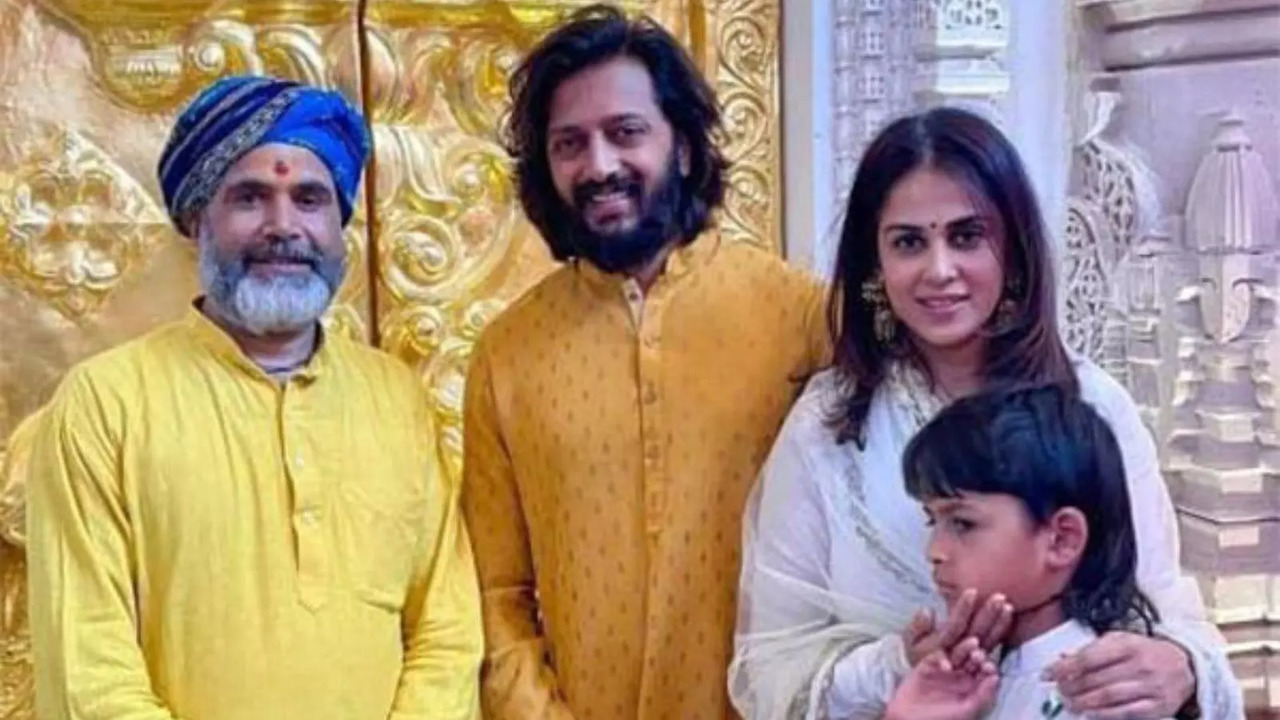 Riteish Deshmukh, Genelia D'Souza Visit Ram Mandir With Son. PICS Go Viral