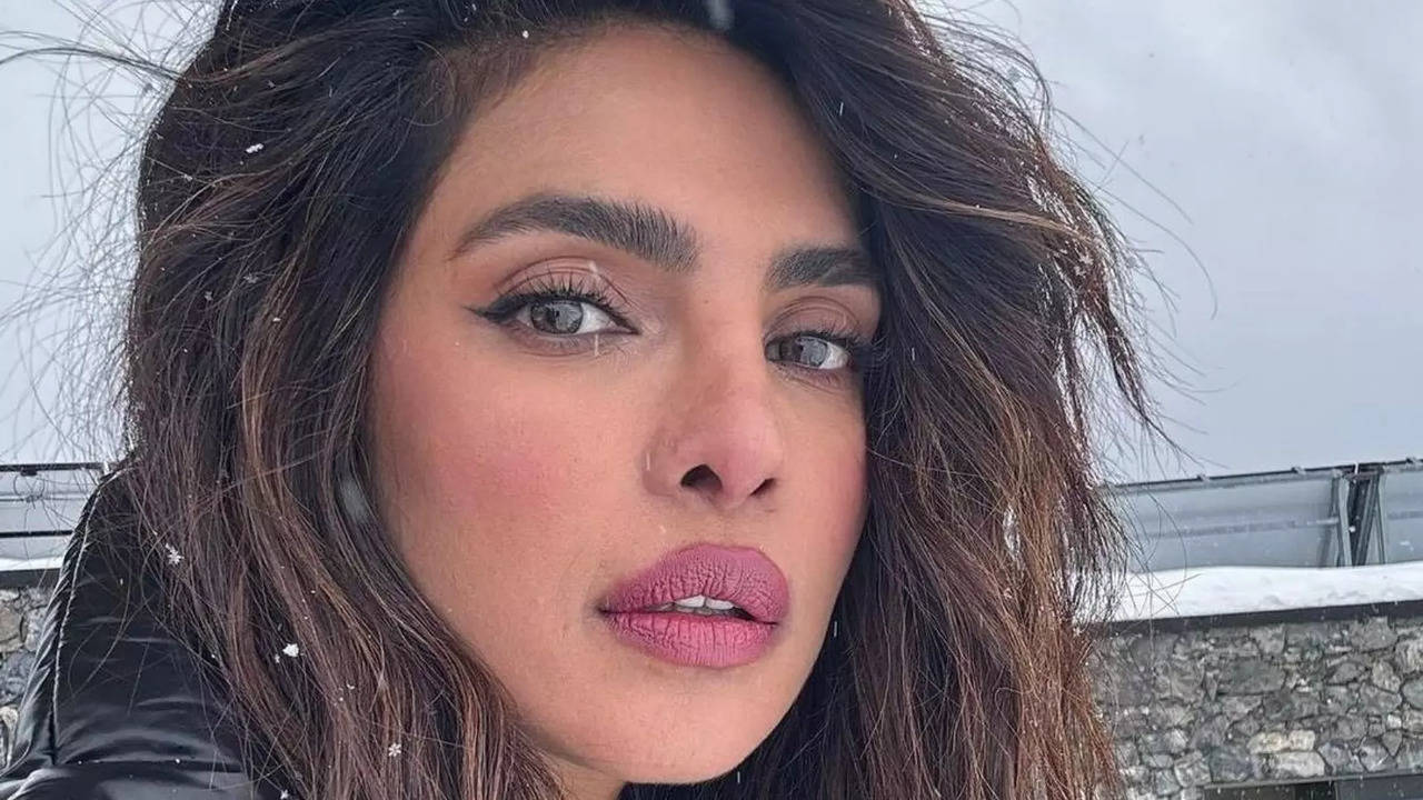 Priyanka Chopra lässt glamouröse Bilder aus Crans Montana in der Schweiz fallen und schreibt „Kann ich bitte bleiben?“  |  Bollywood-Nachrichten