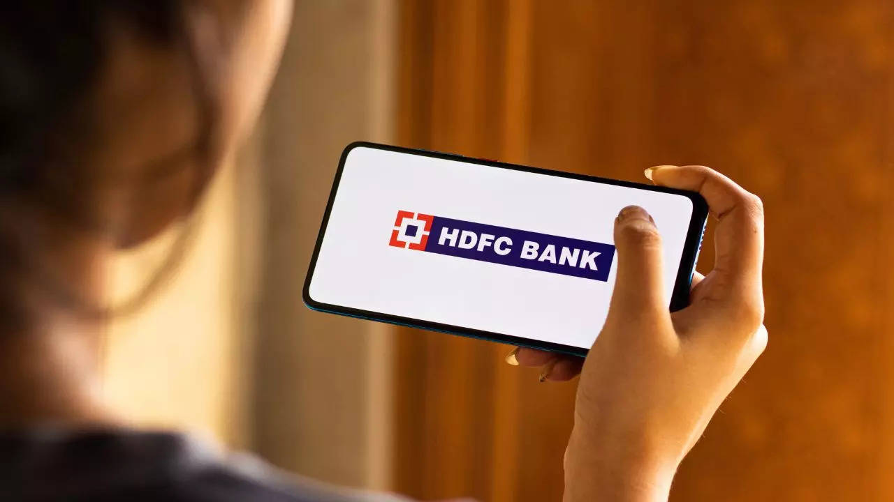 HDFC Bank Share Price Drops 1 pc After Reporting its March Quarter Earnings Over Weekend