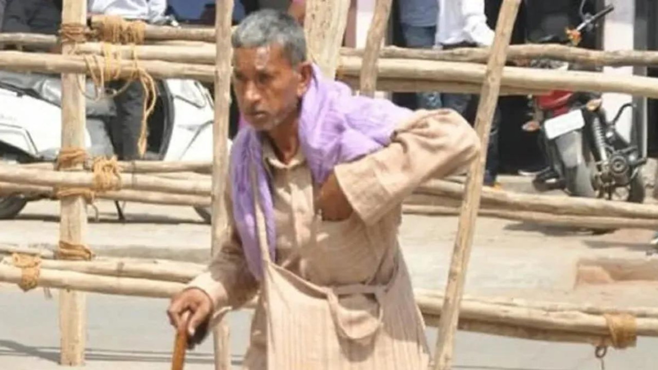 ​A 79-year-old man, Hasnuram Ambedkari, has made the news as he decided to contest his 99th election (Source: Twitter)