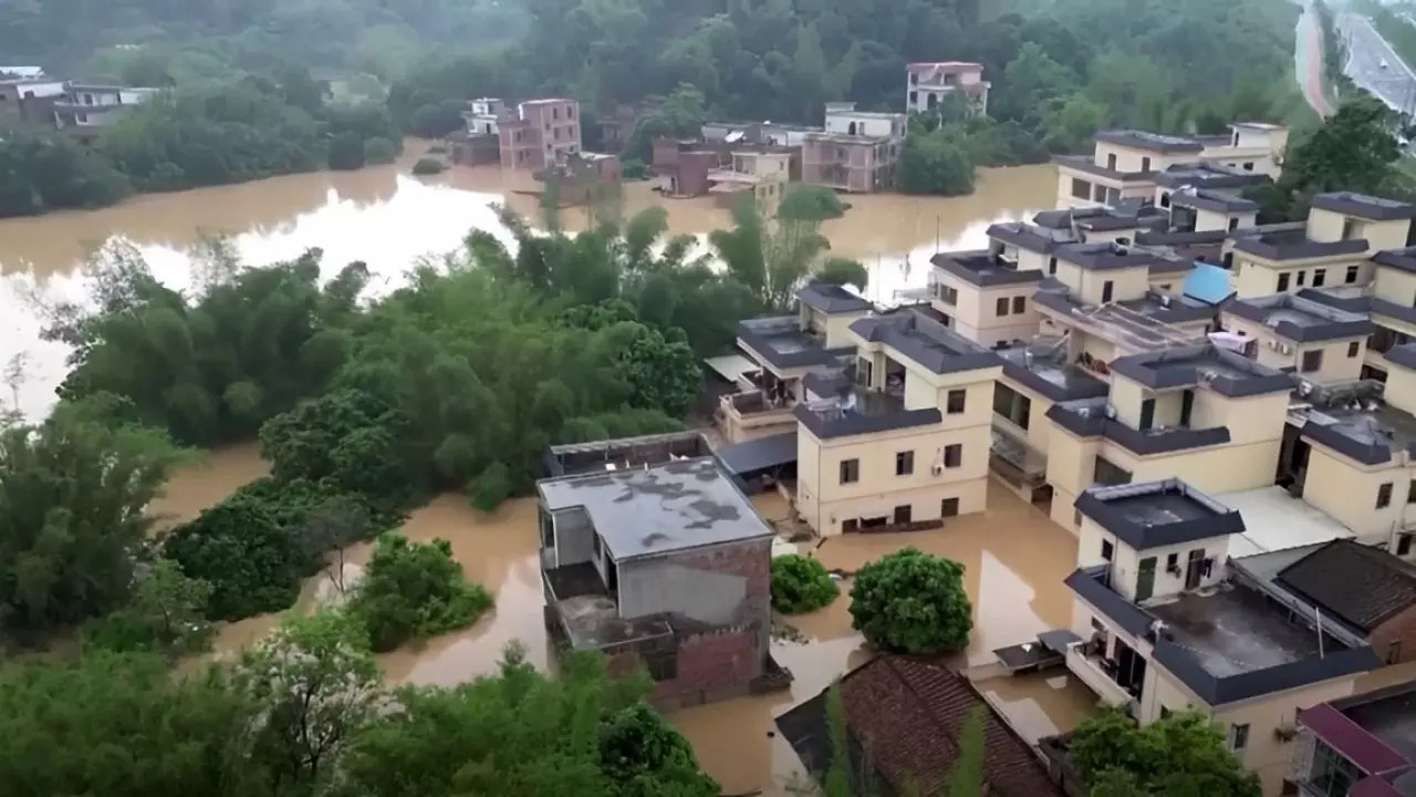 Flood In South China: 100,000 People Evacuated Amid Rain And Storm Swamping Homes In Guangdong | VIDEO