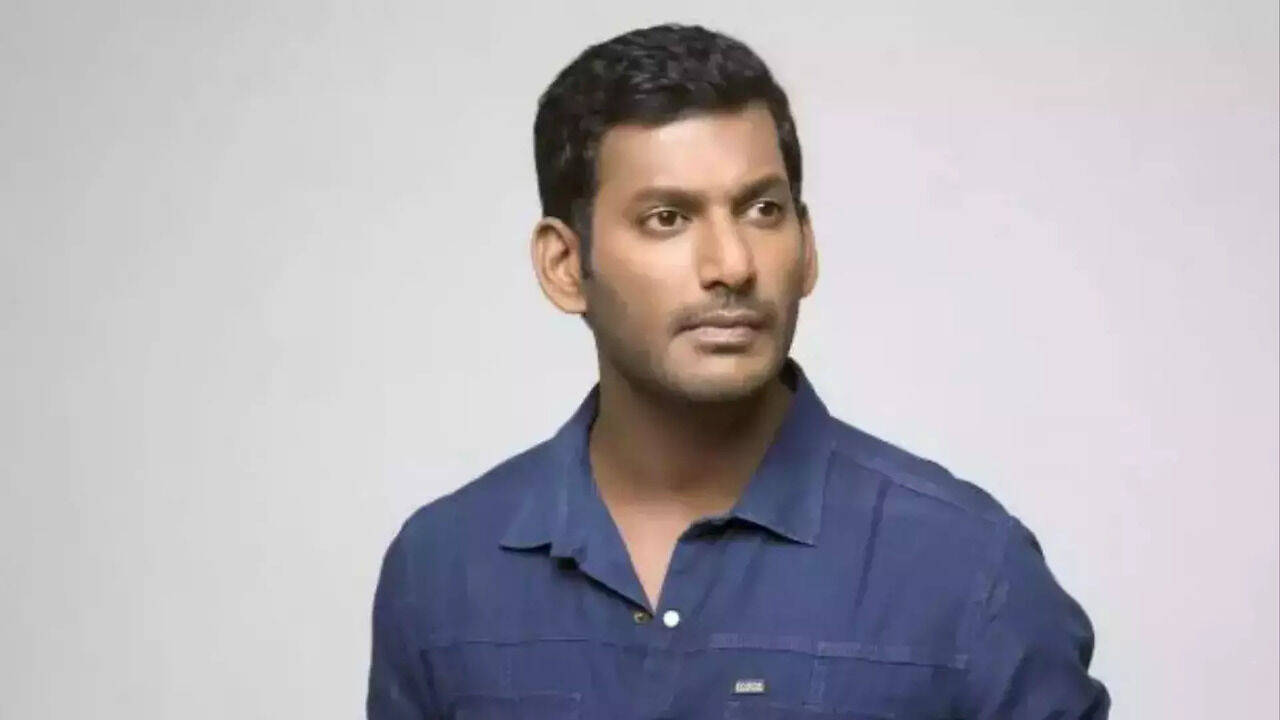 actor vishal speech at rathnam teaser function at trichy srm college ...