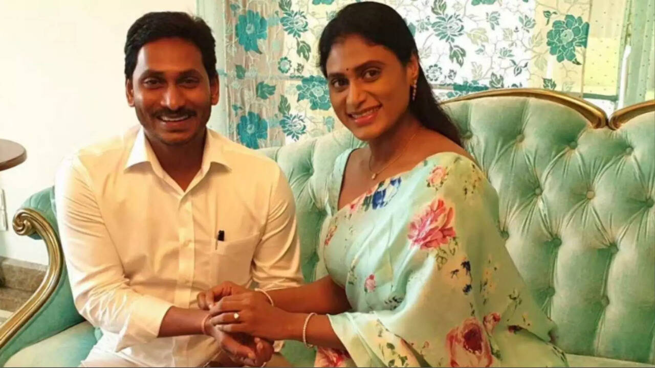  ஜெகன்மோகன் ரெட்டியிடம் ஆந்திரா காங்கிரஸ் தலைவர் சர்மிளாவுக்கு ரூ.82 கோடி கடன்..! 