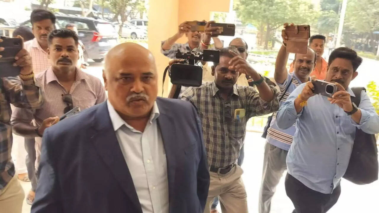  பெண் எஸ்பி பாலியல் தொல்லை வழக்கு.. முன்னாள் டிஜிபி ராஜேஷ் தாஸ் சரணடைய நீதிமன்றம் அதிரடி உத்தரவு 