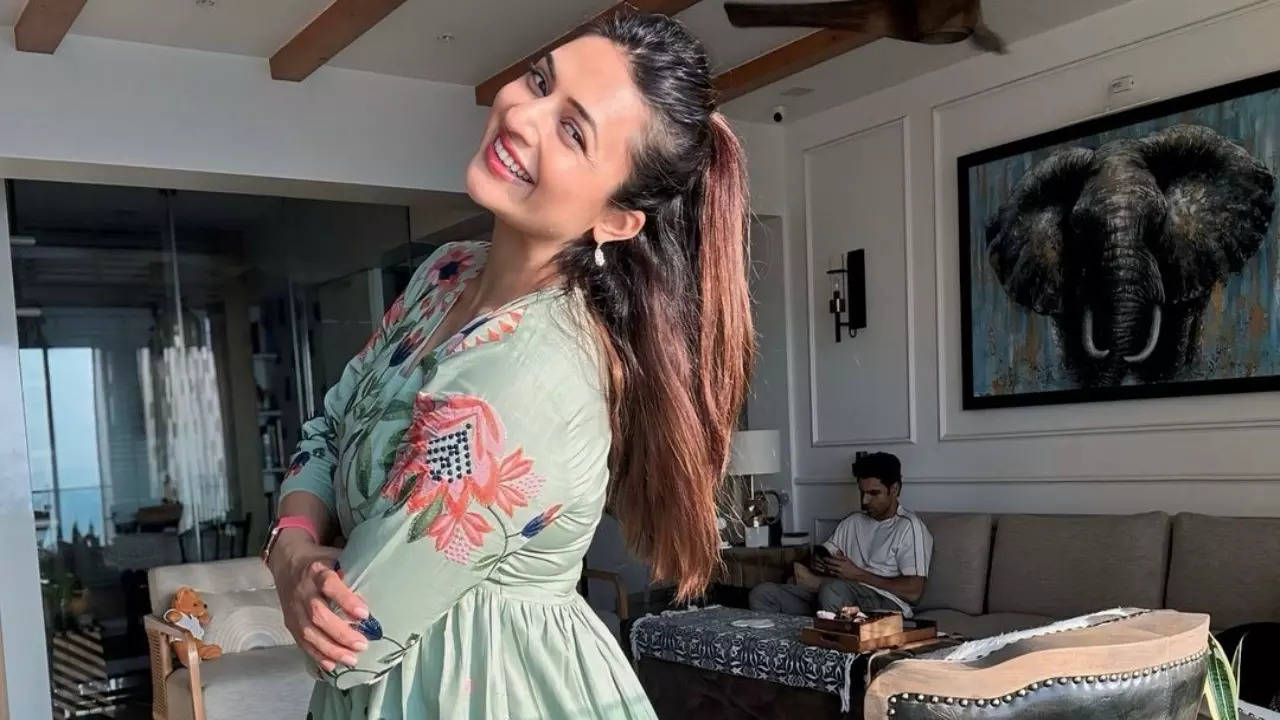 Divyanka Tripathi Gives A Glimpse Of Her ‘Iconic Fracture Day’ - Watch