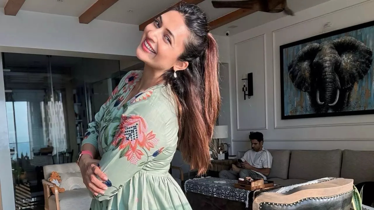 Divyanka Tripathi Gives A Glimpse Of Her ‘Iconic Fracture Day’ - Watch ...