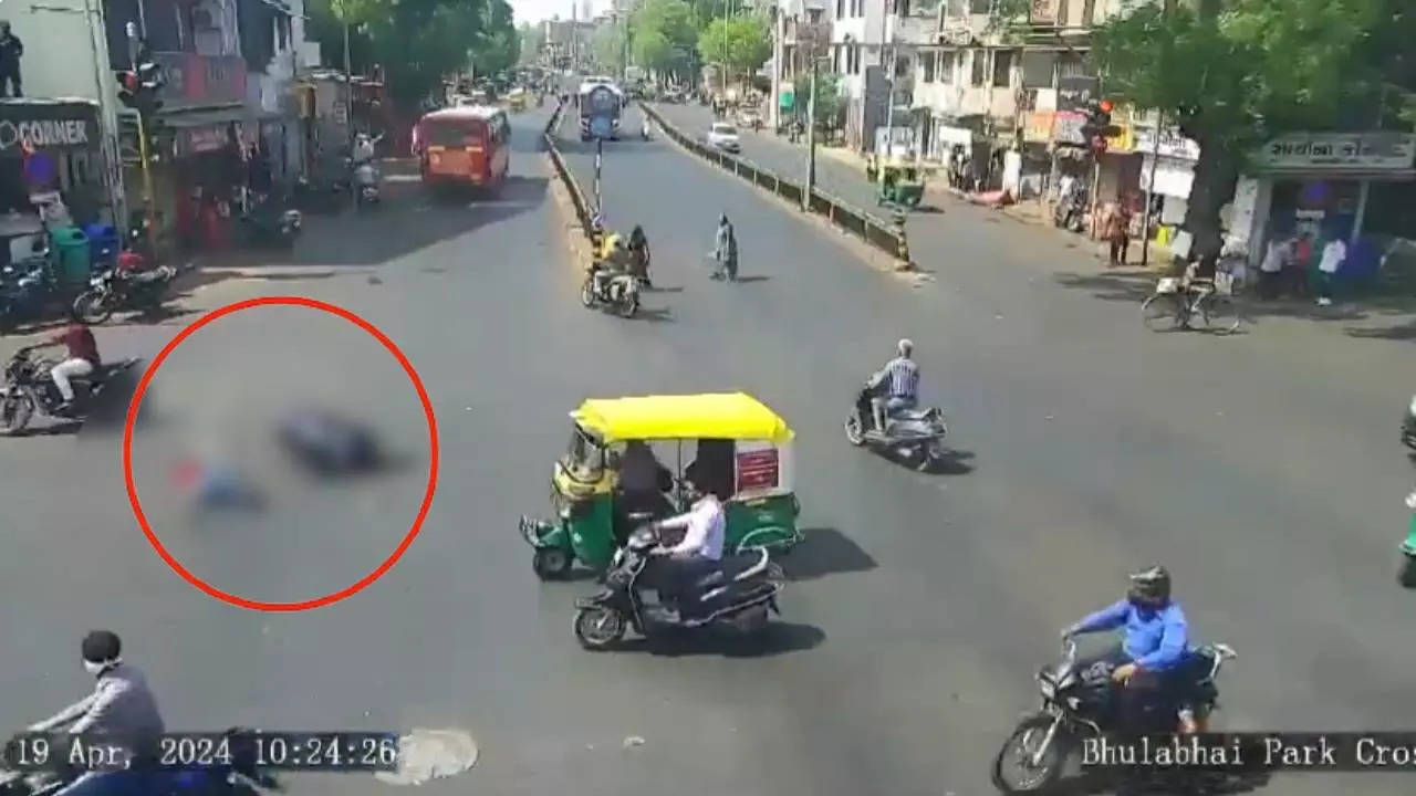 inhumane! govt bus hit biker in ahmedabad, traffic continued to move while dead body lie on road