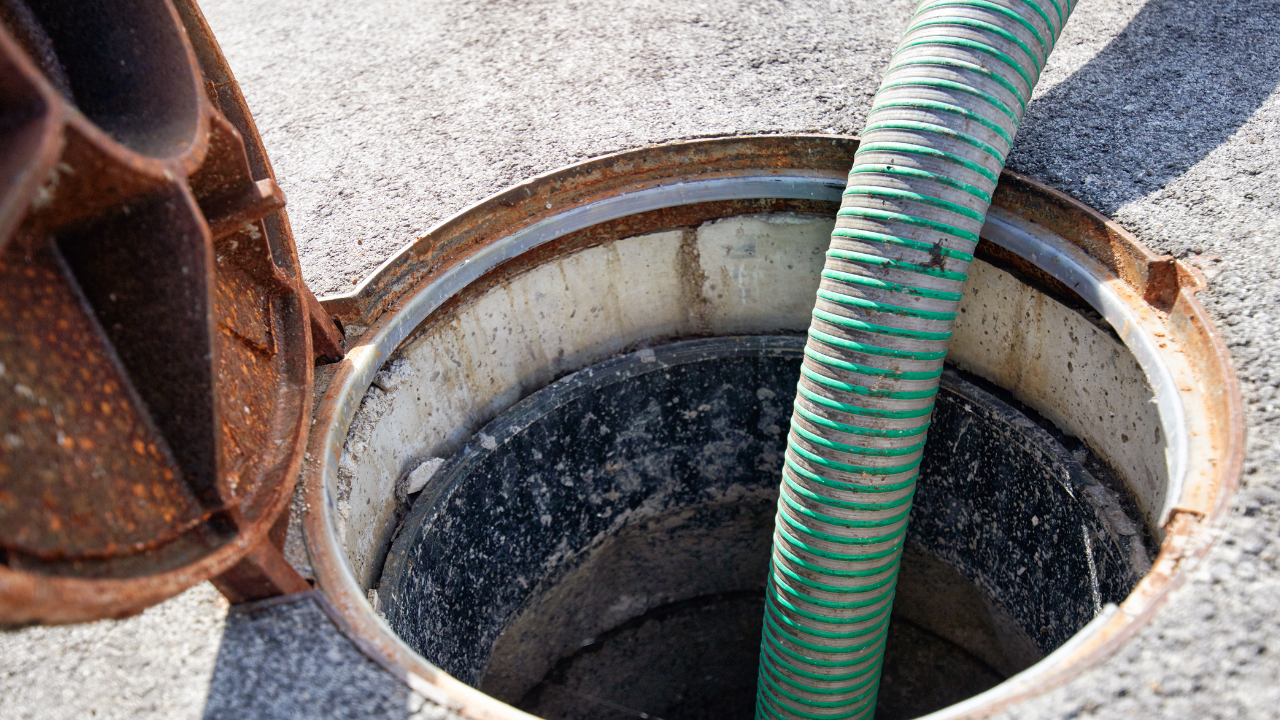 Around 3-4 people fell into an approx 40-foot-deep septic tank. (Representational Image)