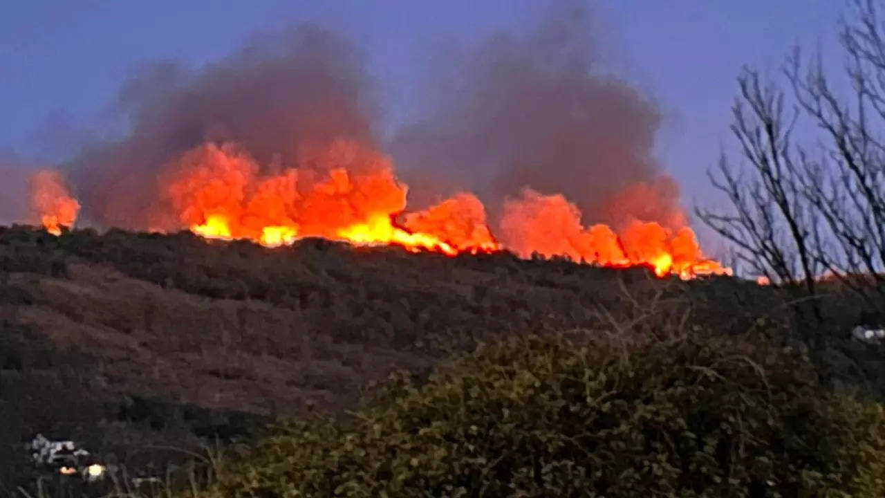 Clydach Fire Today: Massive Blaze On Welsh Hillside Mynydd Gelliwastad Near Swansea | Video