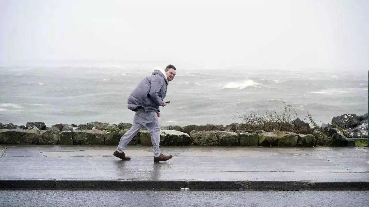 Storm Lilian Tracker: 'Venomous' Cyclonic Pressure Across Atlantic Can Rattle UK's Weather Anytime