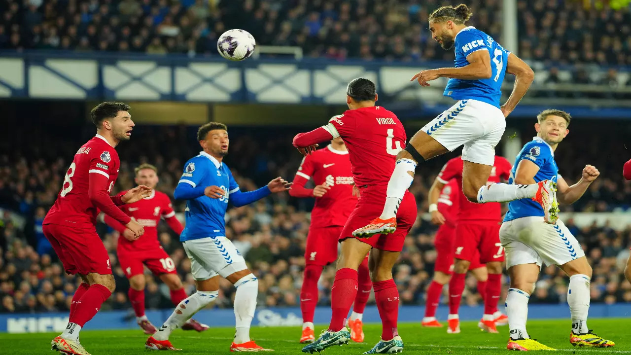 Dominic Calvert-Lewin rises high to score Everton's second goal