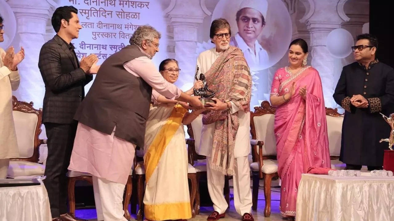 Amitabh Bachchan Recites Marathi Poem In Memory Of Lata Mangeshkar