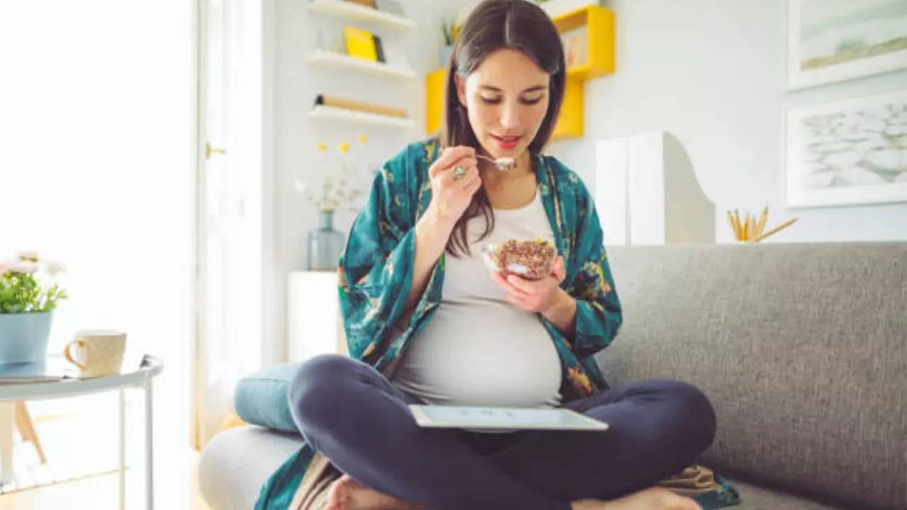 Pregnancy Week 1 Diet: Expert Shares Sample Diet, Foods To Eat And Avoid
