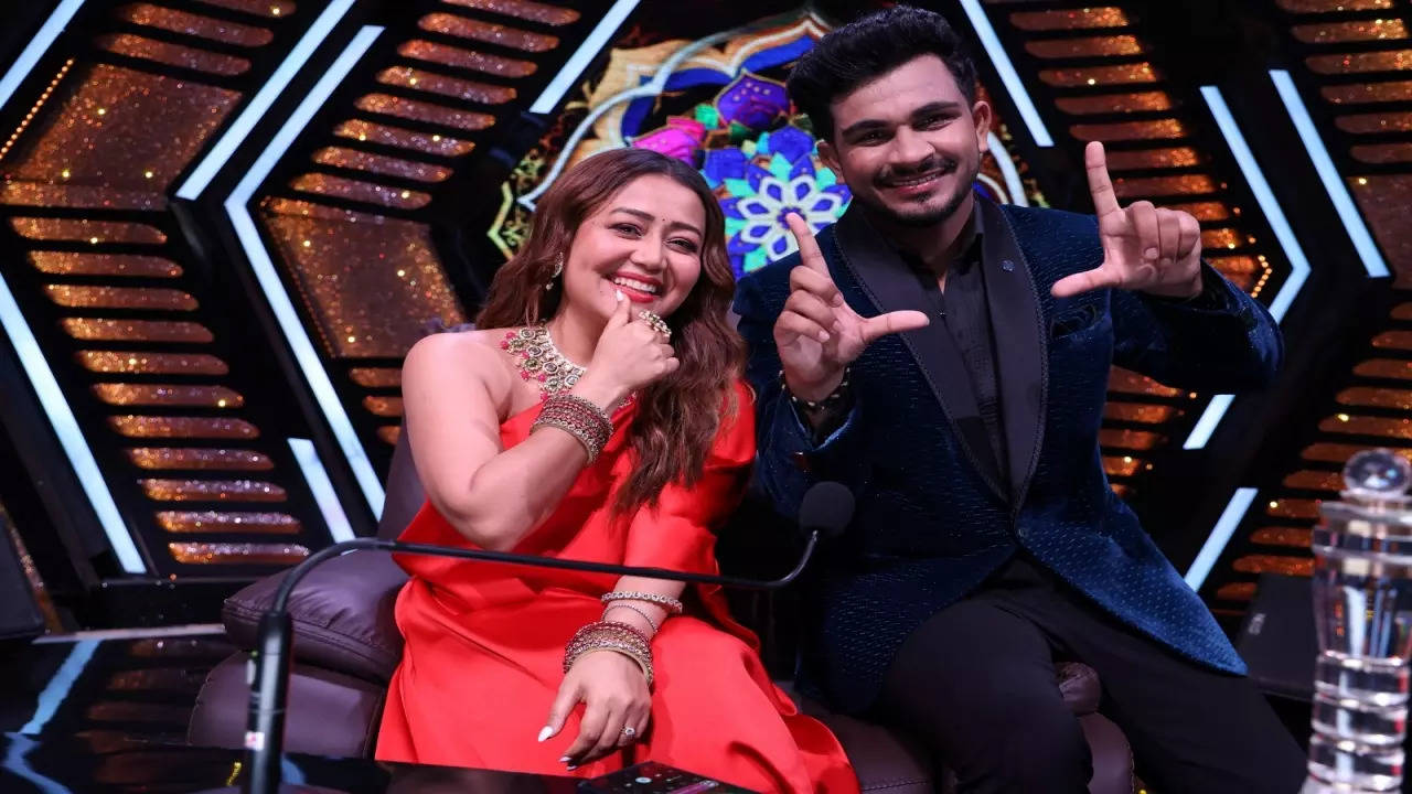 Superstar Singer 3 Judge Neha Kakkar Grooves To Gulabi Sadi With Singer Sanju Rathod