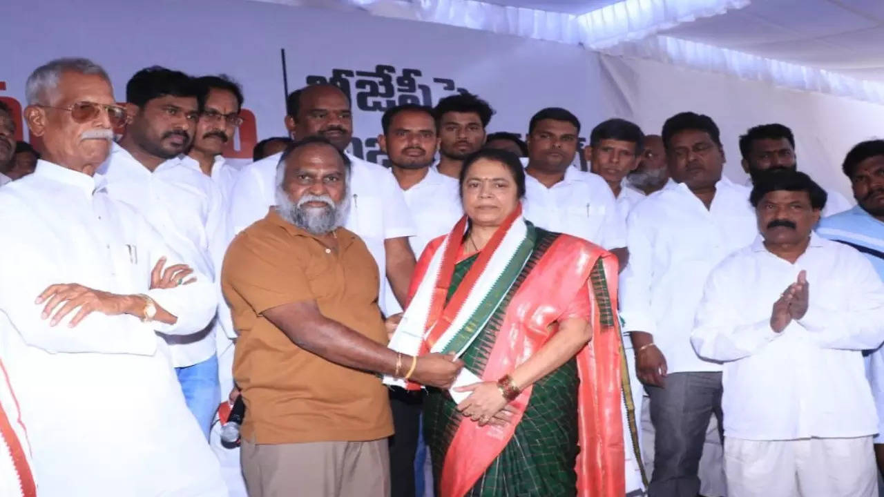 Gundu Sudharani Joins Congress