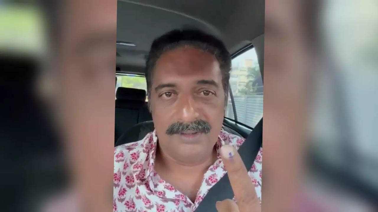 Prakash Raj casts his vote