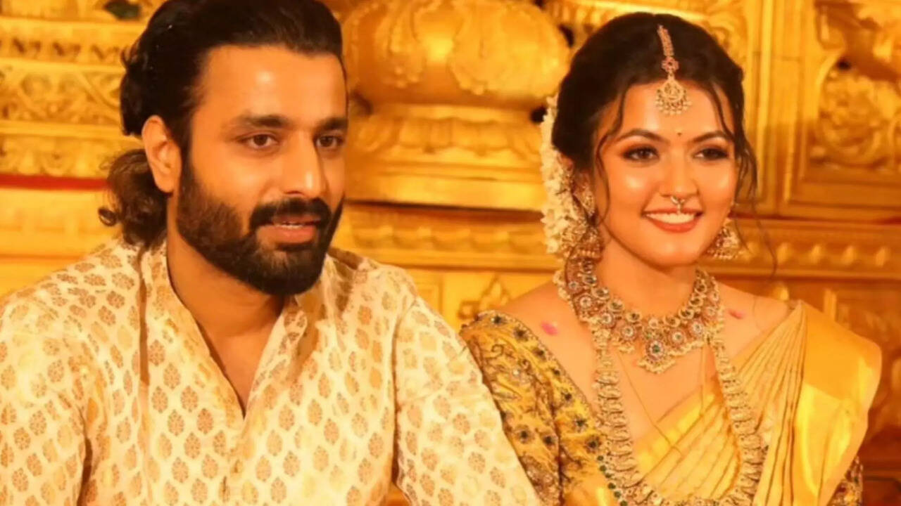  'காதலே.. காதலே' பிரபலங்கள் பங்கேற்ற அபர்ணா தாஸ் திருமண வரவேற்பு நிகழ்ச்சி புகைப்படங்கள்! 