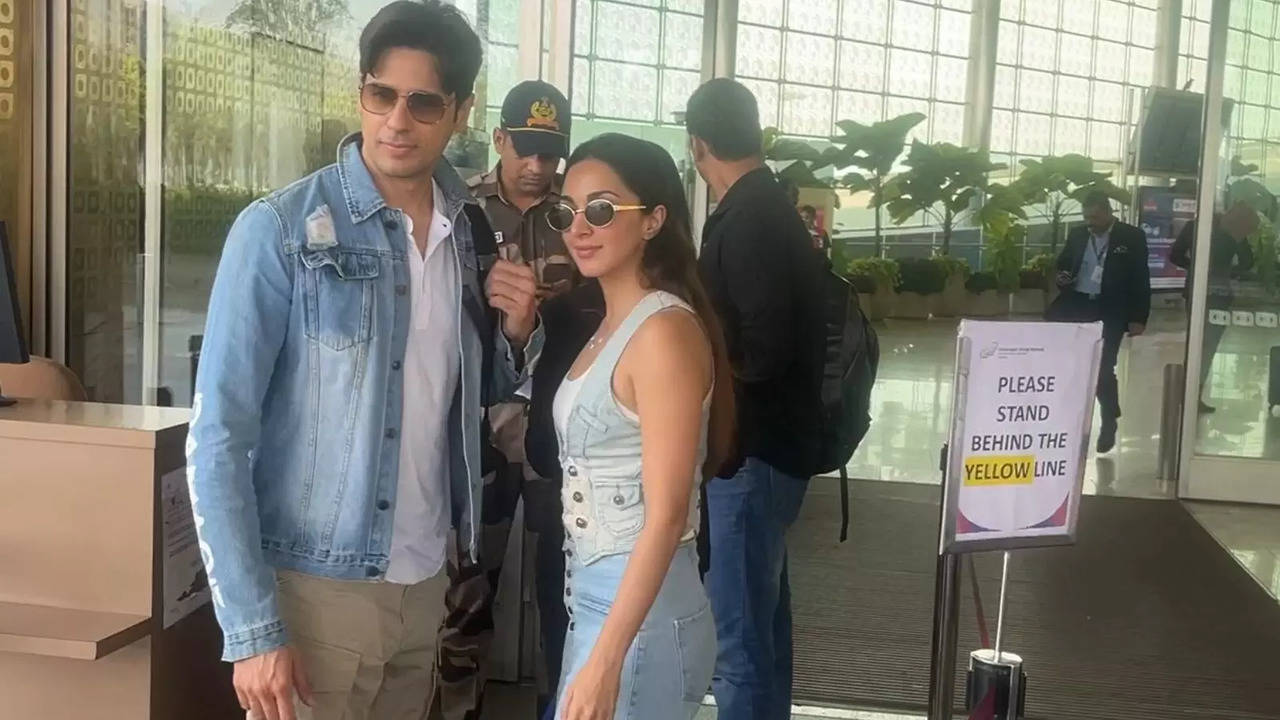 Sidharth Malhotra, Kiara Advani Dish Out Major Couple Goals As They Twin In Blue At Airport. WATCH