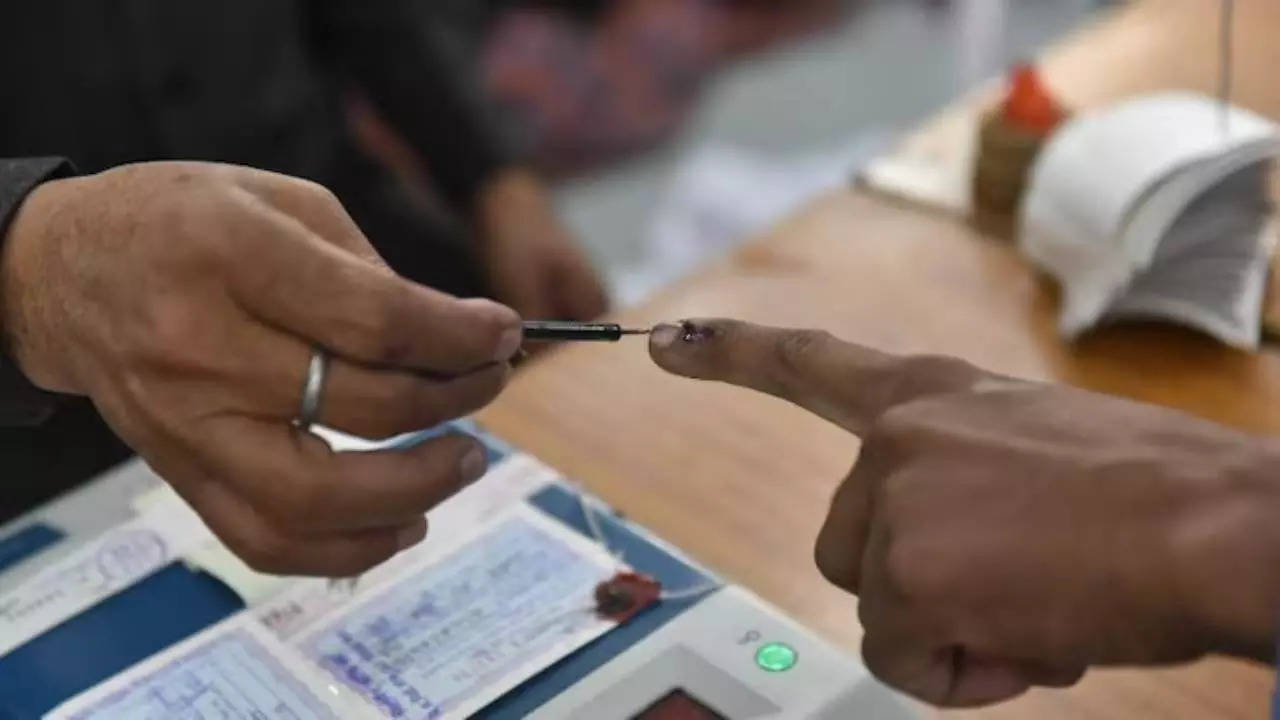 Polling in Noida