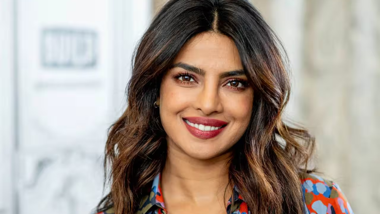 follow priyanka chopra's 8 features to gain your confidence like her