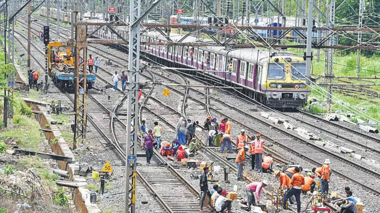 western relief central and harbour line passengers face the problem of sunday megablock