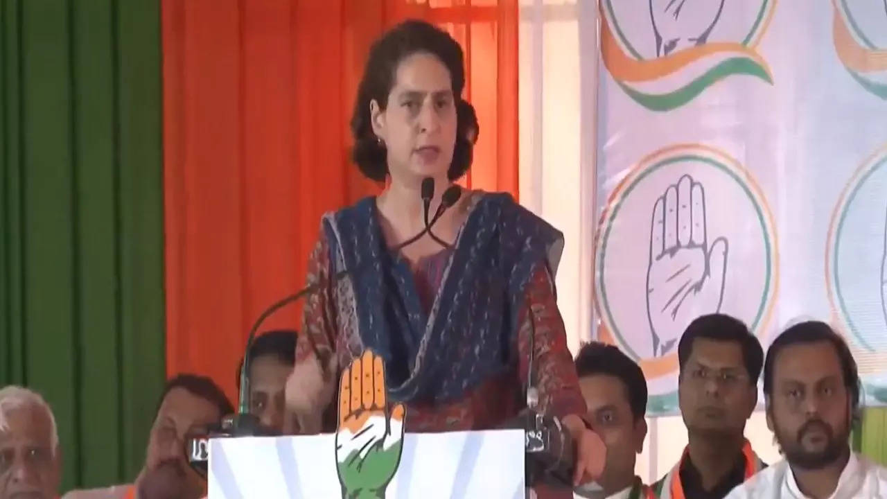 priyanka gandhi attack on modi government in udgir latur sabha