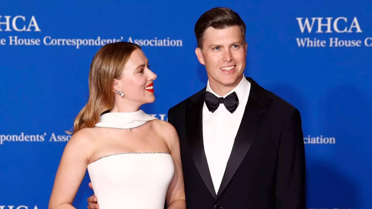 White House Correspondents Dinner Hosts Colin Jost And Scarlett Johansson Guests Live Streaming Start Time Channel And Other Details