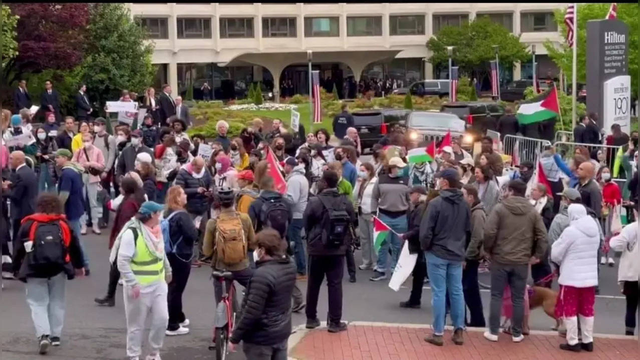 Anti-Israel Protestors Obstructing White House Correspondent's Dinner