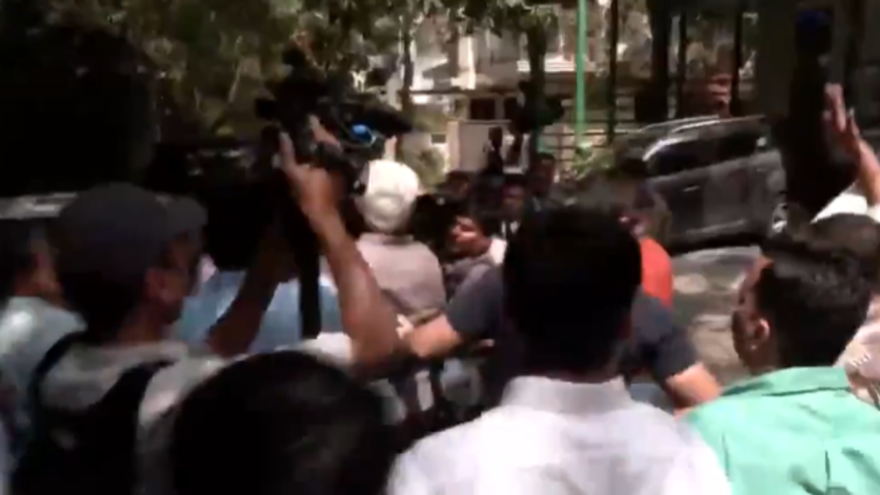 clash between congress workers.