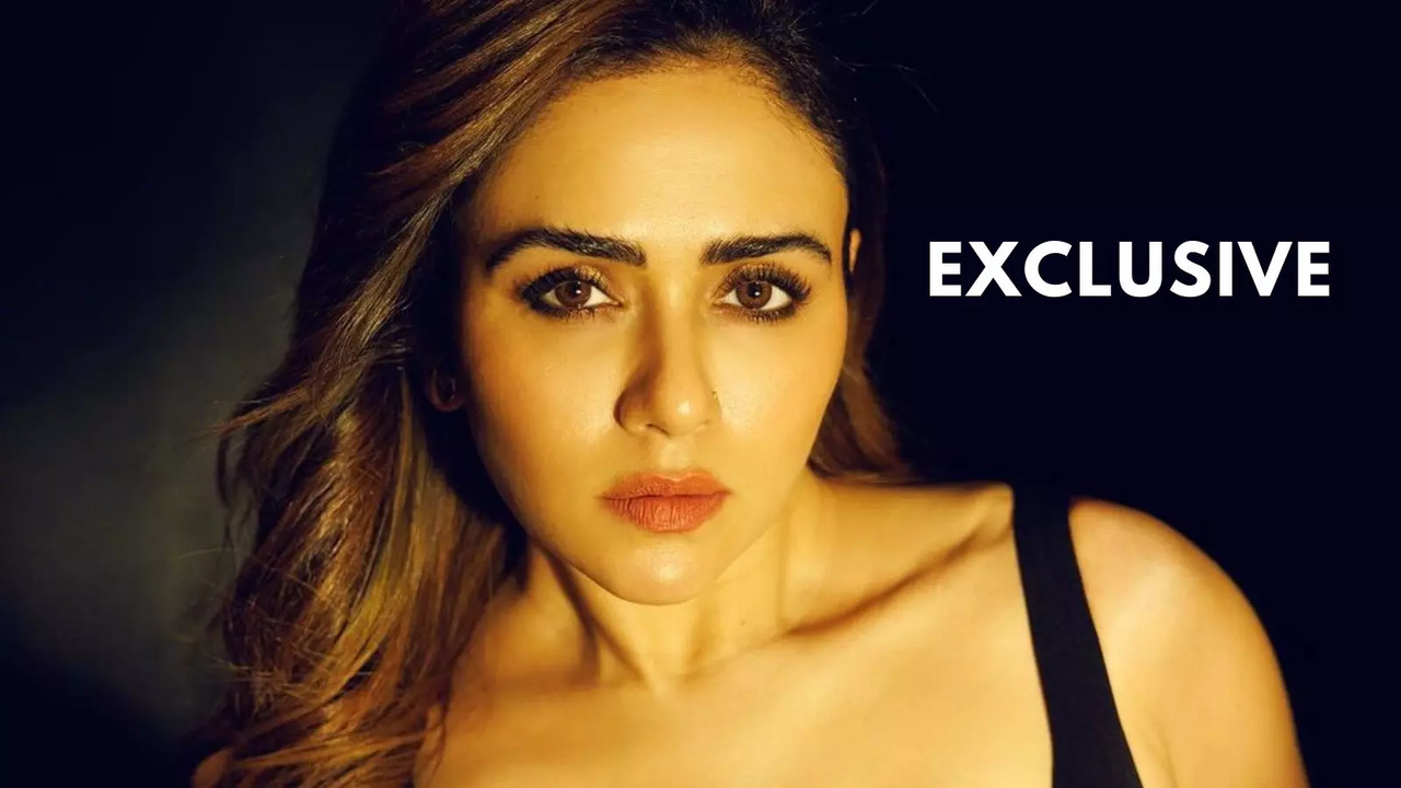 Amruta Khanvilkar Compares Lootere To Pirates Of The Caribbean, Says 'Maine Chhin Liya Tha Ye role' | EXCLUSIVE