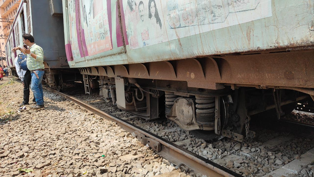 Trolley of Mumbai Local Train Derails, Services Affected