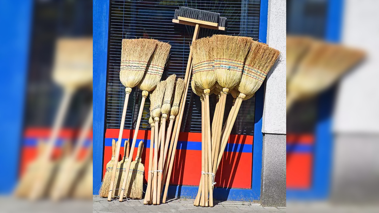 Vastu rules for buying, using and keeping brooms