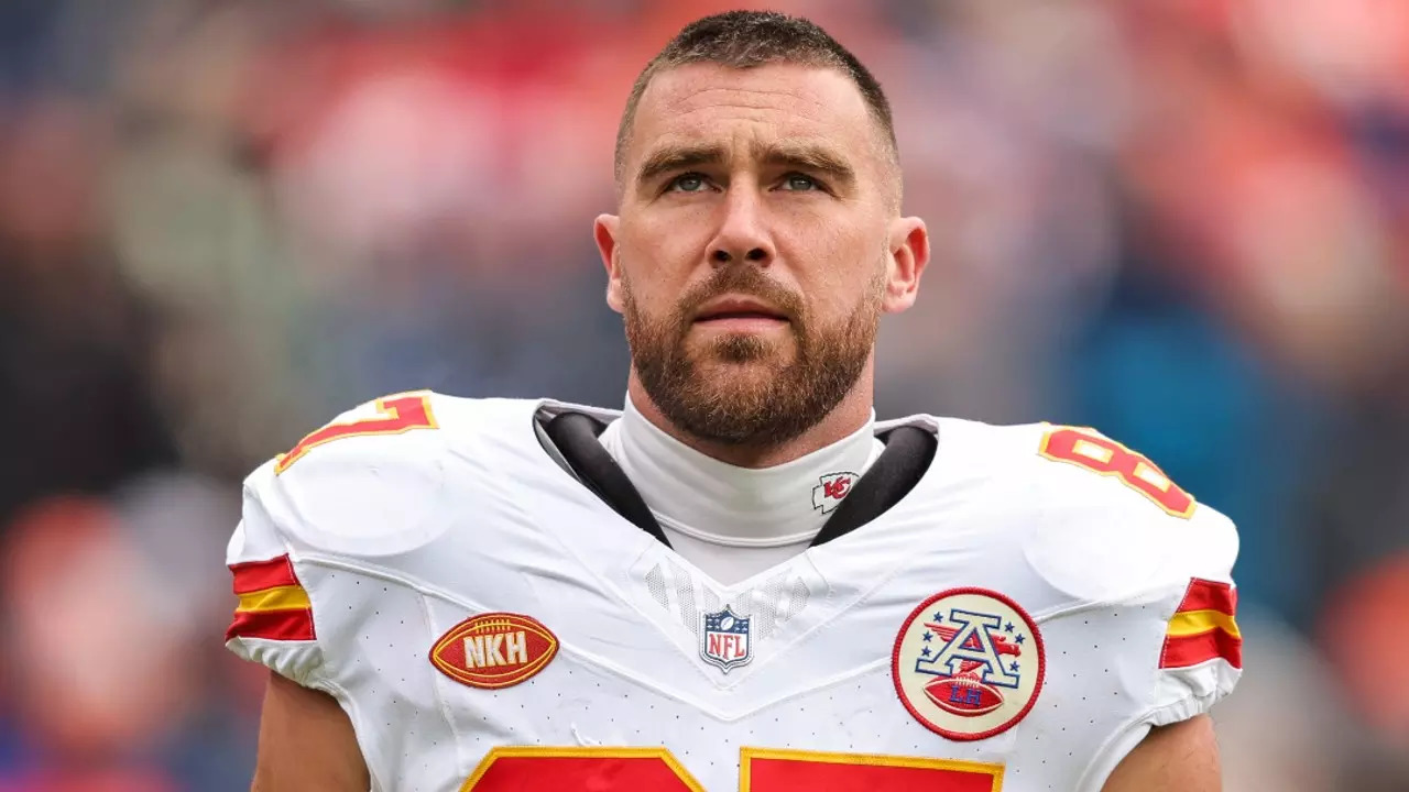 NFL 2024 Kansas City Chiefs Extend Star Tight End Travis Kelce's