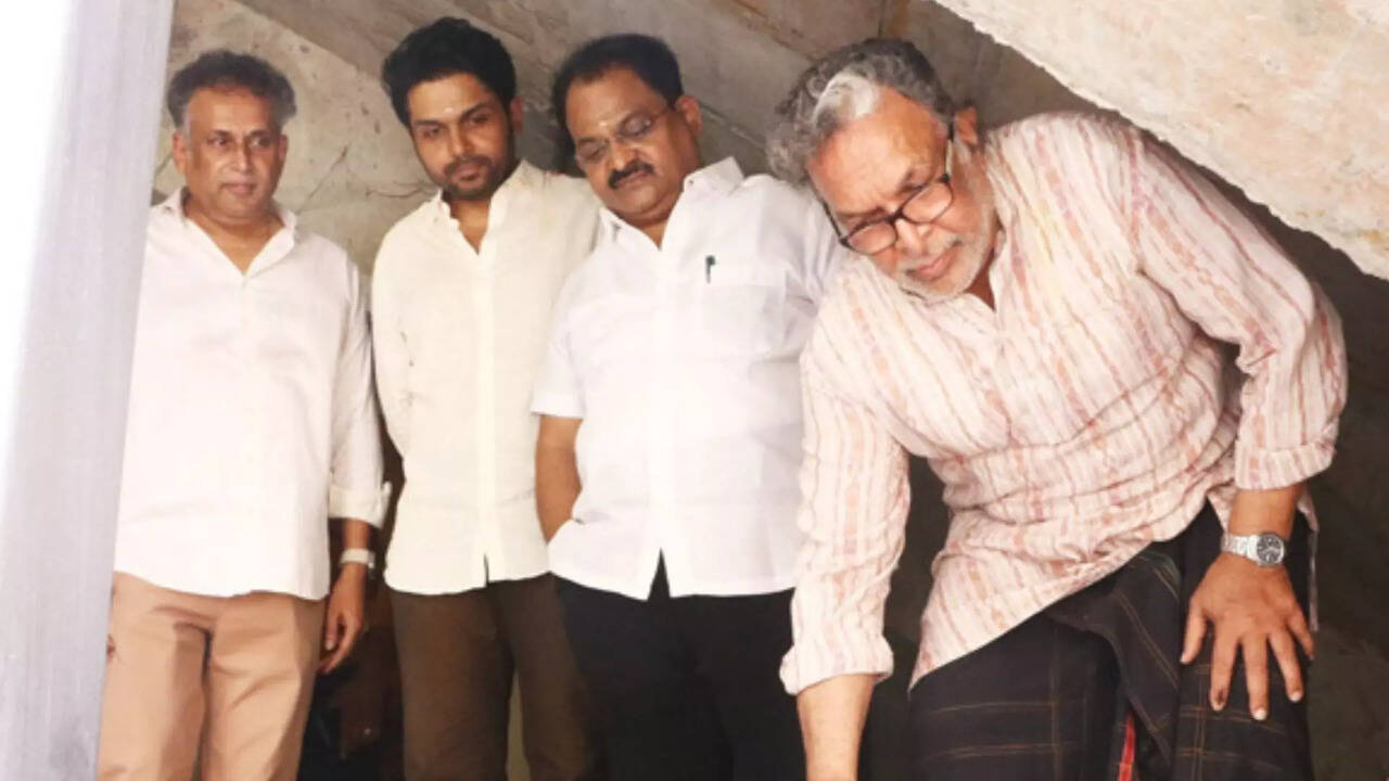  நடிகர் சங்க கட்டிடம் கட்ட பொதுமக்களிடம் நிதியுதவியா.. கோடியில் சம்பாதிக்கும் நடிகர்கள் எங்கே.. வறுத்தெடுத்த நெட்டிசன்கள்.. உண்மை என்ன? 