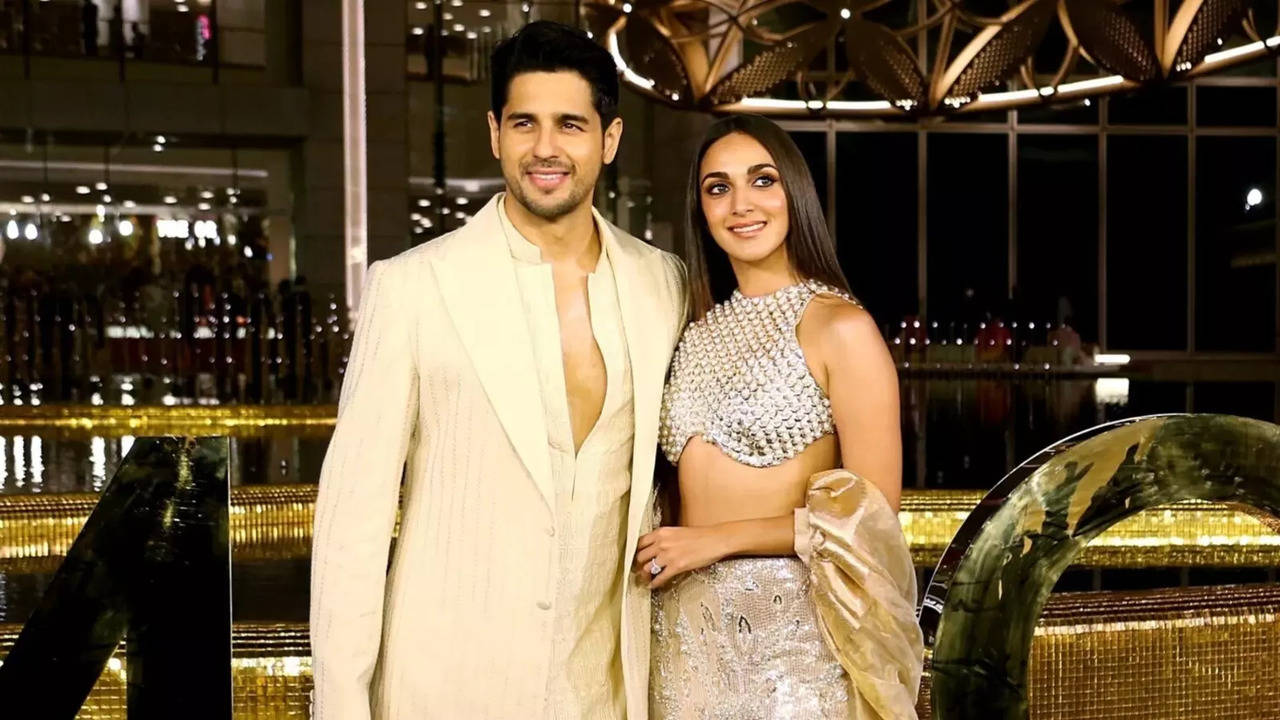 Sidharth Malhotra, Kiara Advani Are Living It Up In Goa With Their Gang | VIRAL PIC