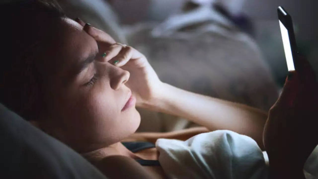 Popular School Teenagers Sleep Less Than Their Peers: Study