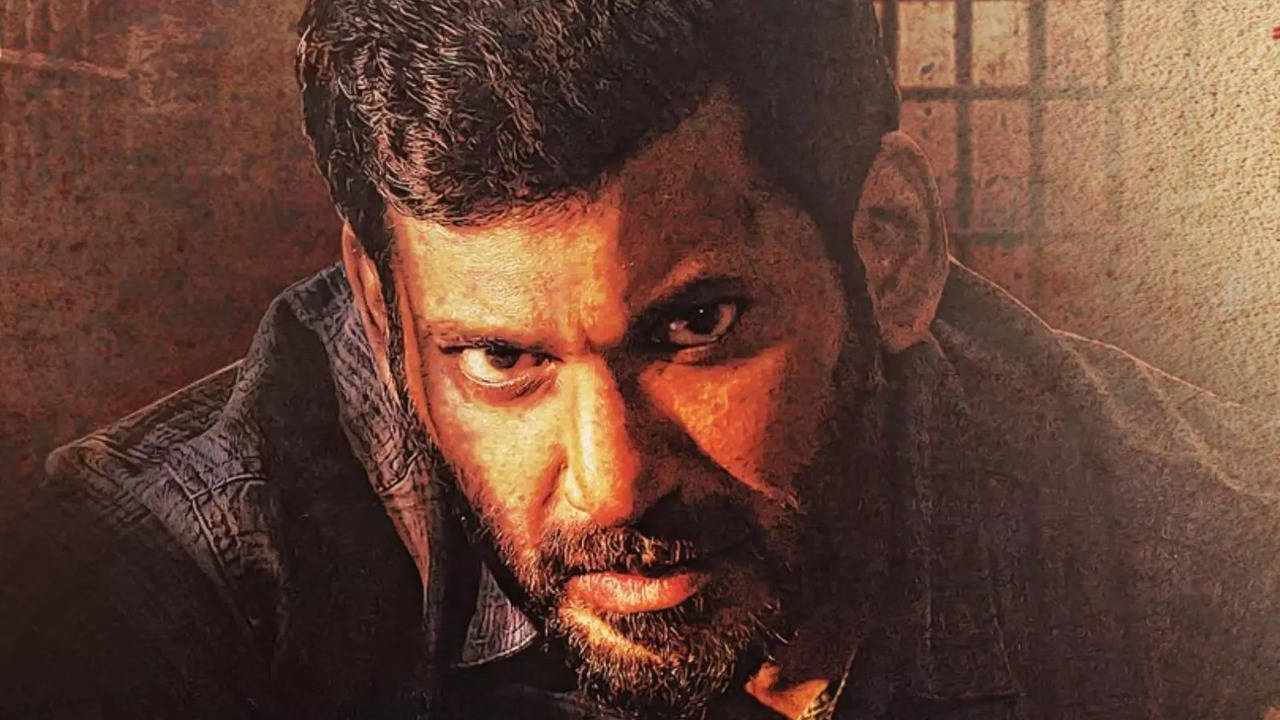 Rathnam features Vishal in the lead