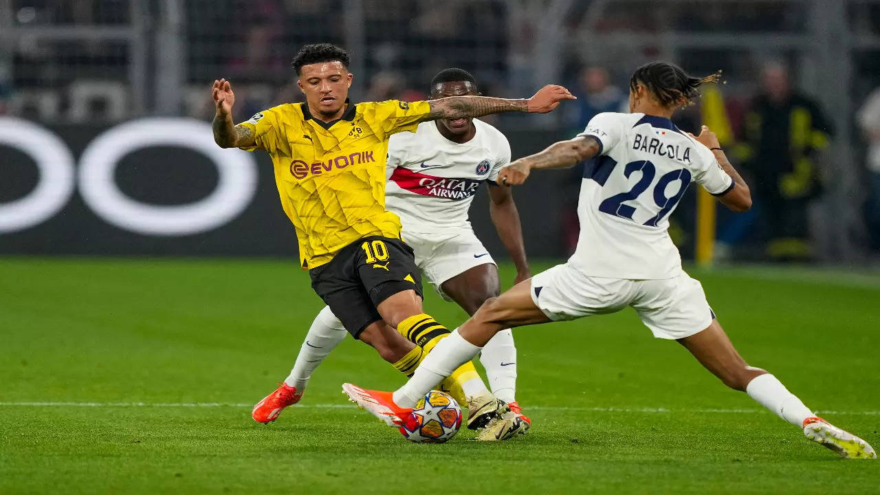 Jadon Sancho in action against PSG in the Champions League