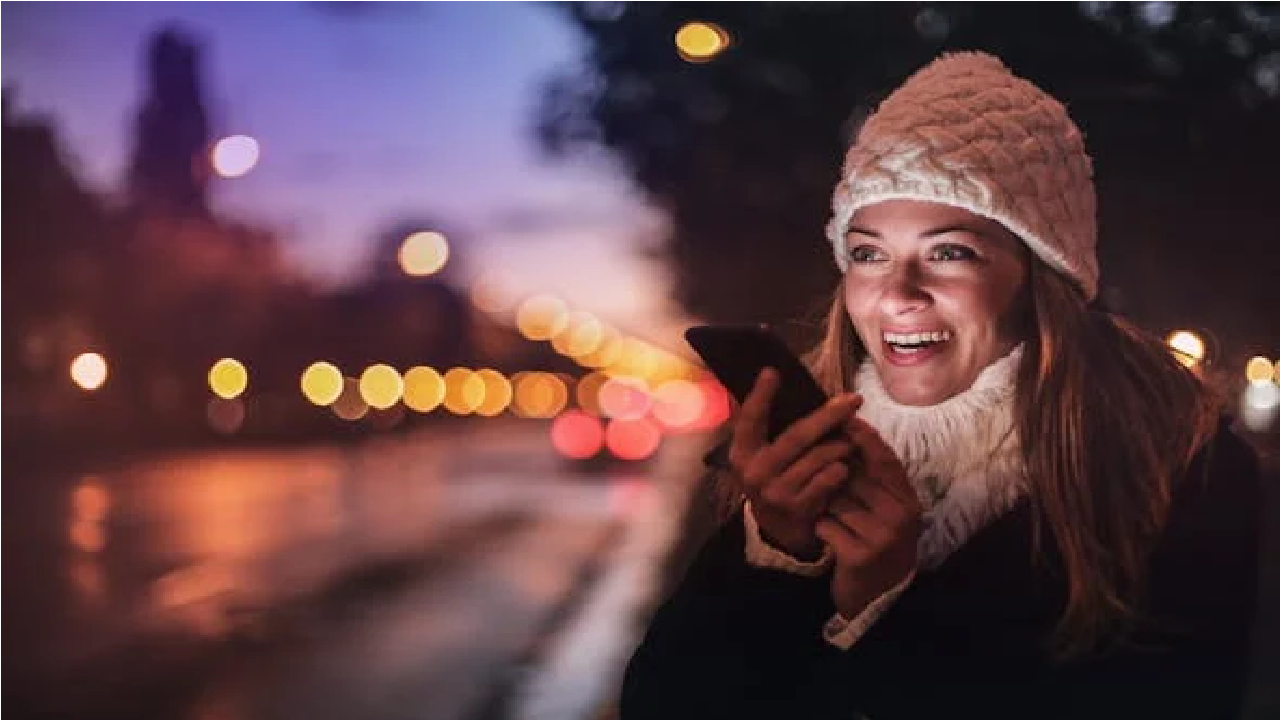 girl talking on phone