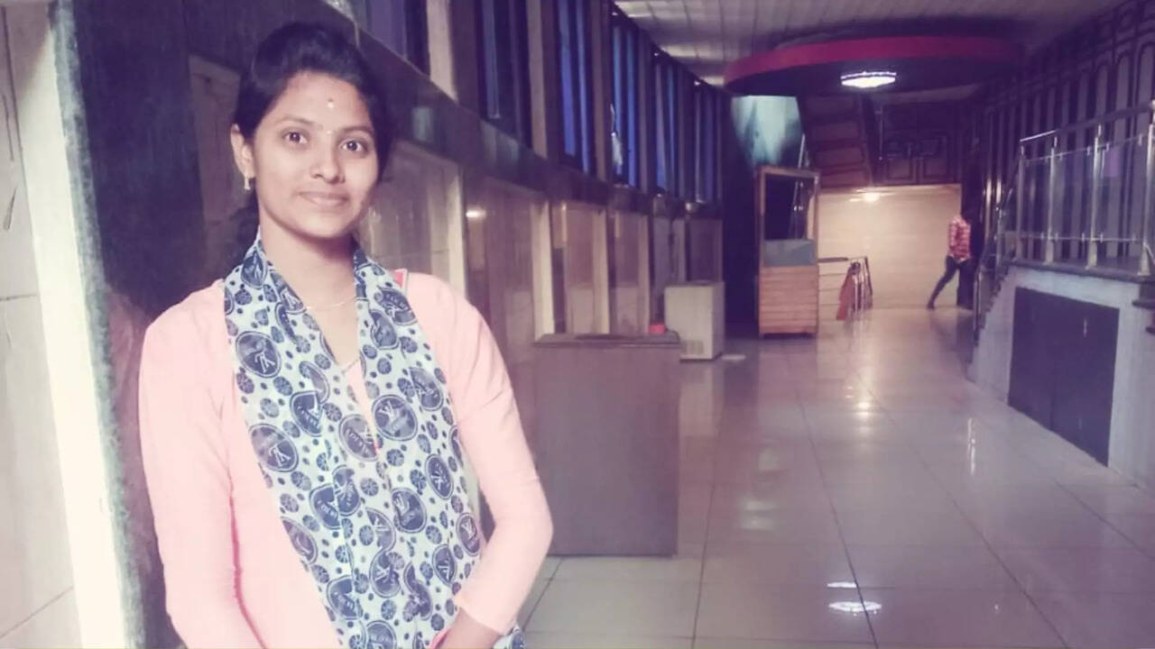  ஓடும் ரயிலில் இருந்து தவறி விழுந்த இளம் கர்ப்பிணி மரணம்.. வளைகாப்புக்காக சொந்த ஊர் சென்ற போது நேர்ந்த சோகம் 