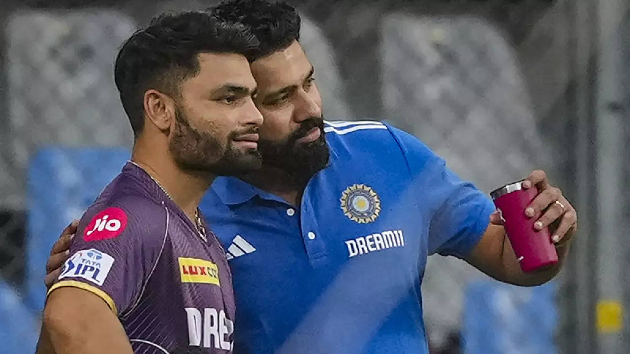 Rohit Sharma and Rinku Singh having a chat at Wankhede Stadium