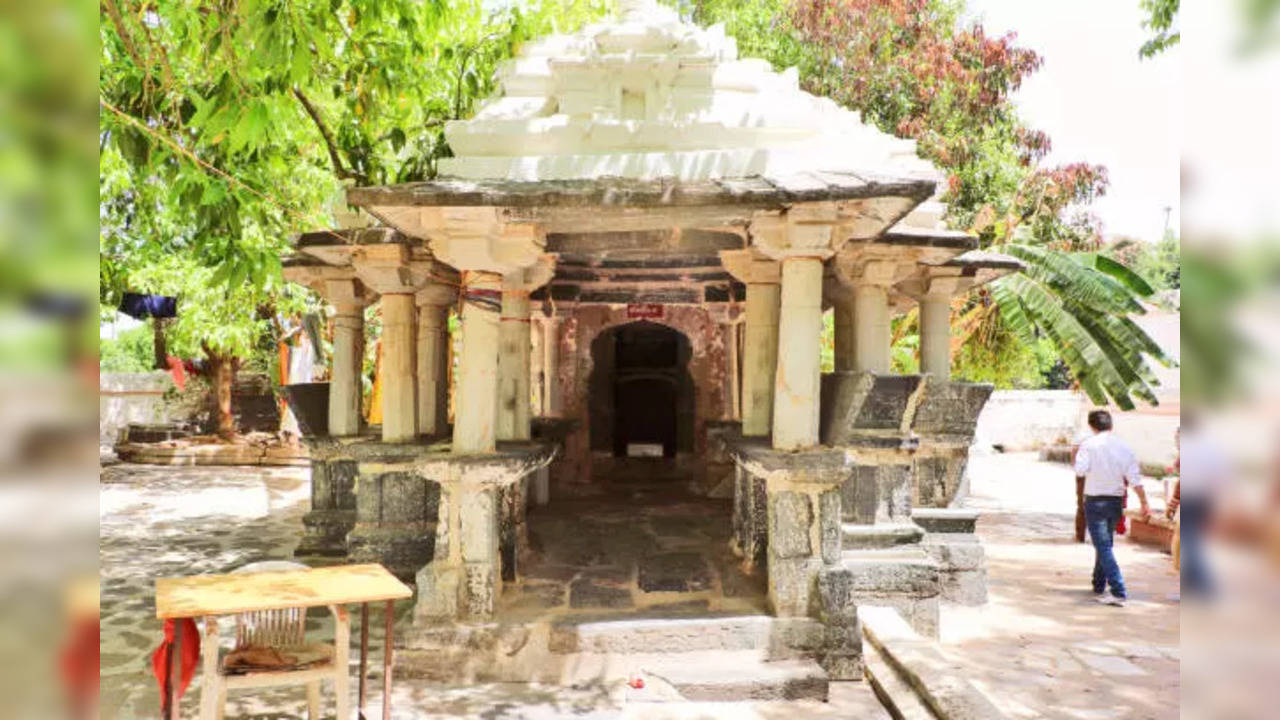 Achaleshwar Mahadev Temple where thumb of Lord Shiva is worshipped