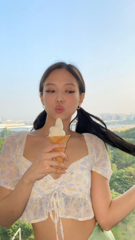 Blackpink Star Jennie's Breezy Outfits Perfect For Summer 2024