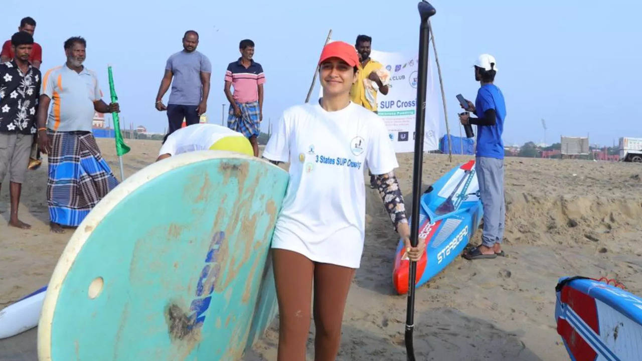 Regina Cassandra All Set To Paddle