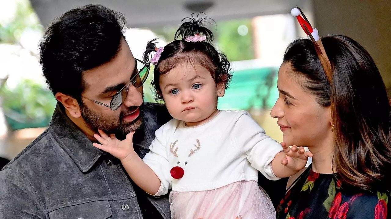 Baby Raha Adorably Sits In Dad Ranbir Kapoor's Lap As They Arrive At Varun Dhawan's House With Alia Bhatt. Watch