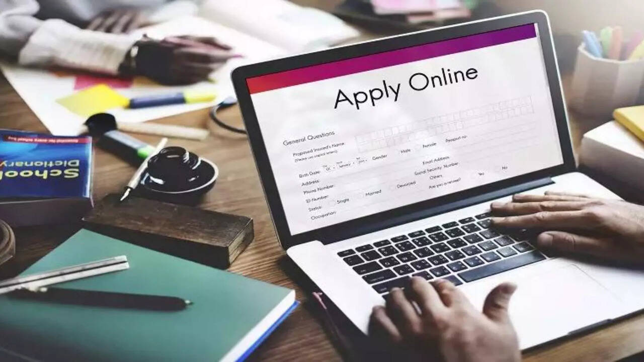  கரூர் மாவட்ட நீதிமன்றத்தில் வேலை வாய்ப்பு ... தமிழில் எழுத படிக்கத் தெரிந்தால் போதும் 