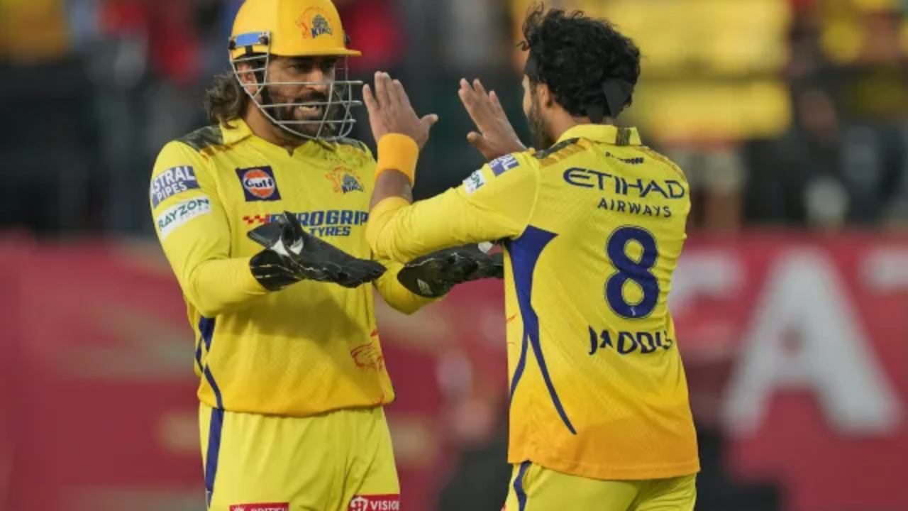 Ravindra Jadeja MS Dhoni CSK IPL