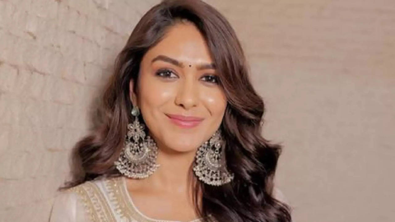 Mrunal Thakur Seems To Be On a Malayalam-film Watching Spree