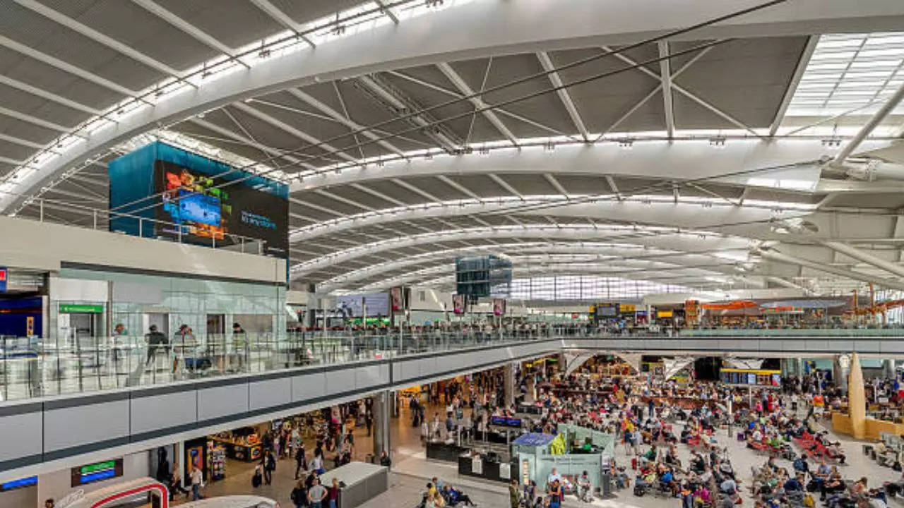 UK Airports In Chaos: Border Force 'Issue' Leads To Long Queues At Heathrow Airport And Manchester Airport